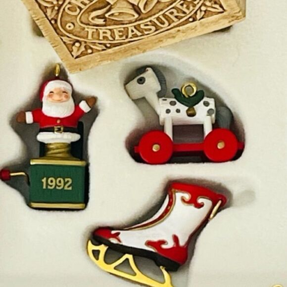1992 Hallmark Keepsake Ornament Collector's Club Christmas Treasures Toy Chest - Picture 2 of 5